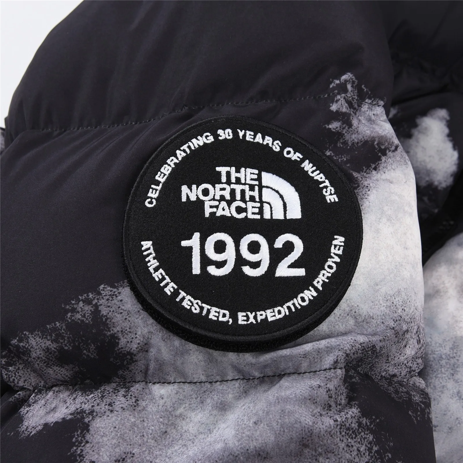 NFC THE NORTH FACE /1992 Black # Same Style# ➖ ， 、 、 、 ！650 ➖ ， 7 ， ， 、 、 ， ！ ➖ 90 ， ，Lightweight ， ！ ➖ 40D ， nylon ， ， ， ！ ➖ YKK ， ， ！ ➖ ， ， ！ SIZE: S-XXL